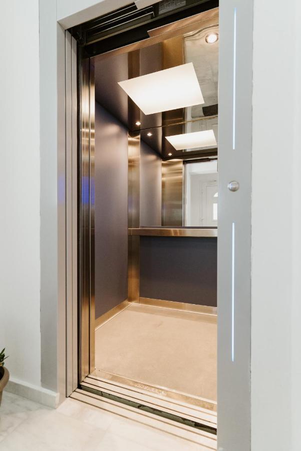 Blue And White Luxury Suites Nea Kallikrateia エクステリア 写真