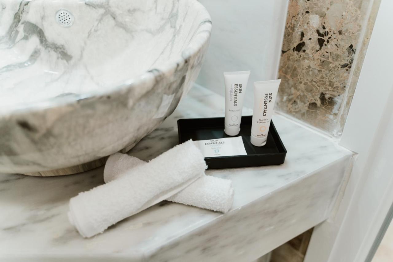 Blue And White Luxury Suites Nea Kallikrateia エクステリア 写真