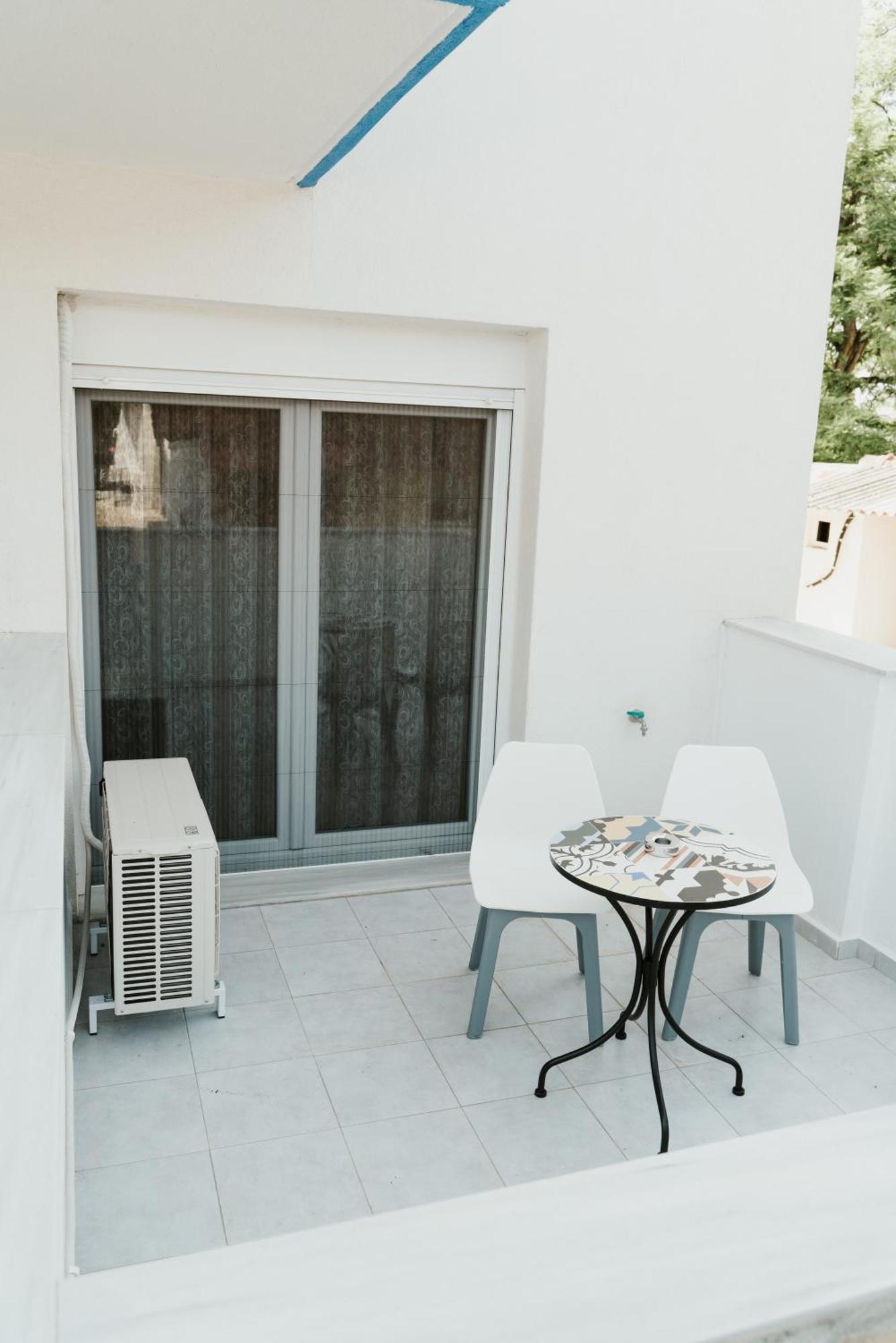 Blue And White Luxury Suites Nea Kallikrateia エクステリア 写真
