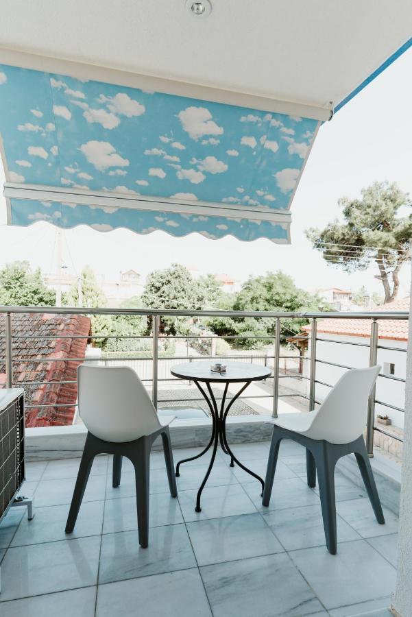 Blue And White Luxury Suites Nea Kallikrateia エクステリア 写真