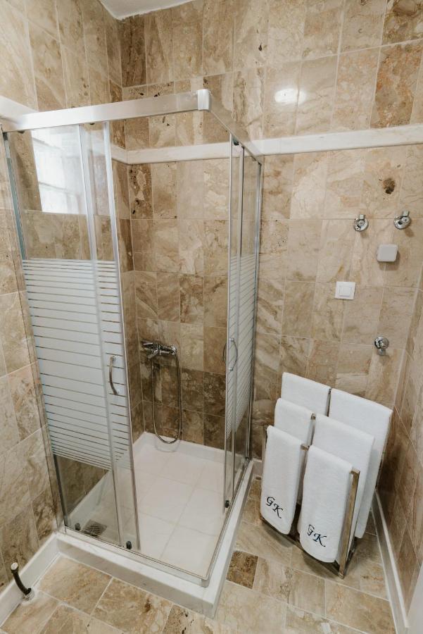 Blue And White Luxury Suites Nea Kallikrateia エクステリア 写真