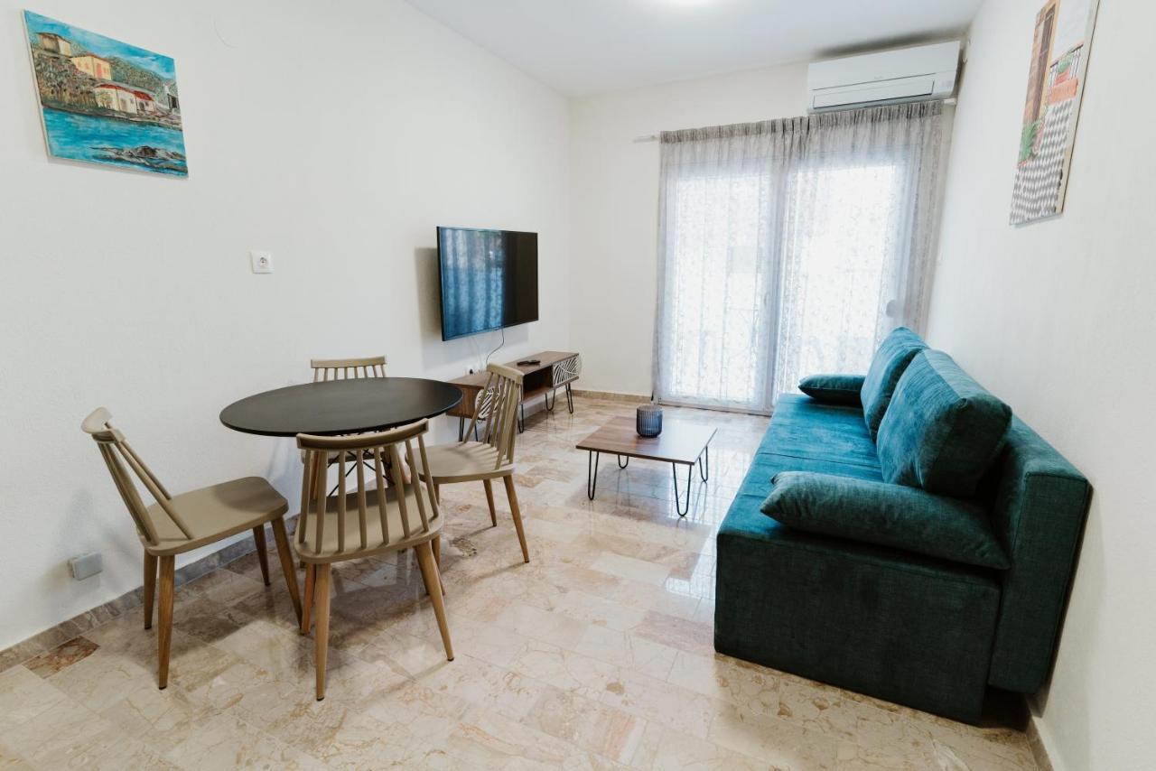 Blue And White Luxury Suites Nea Kallikrateia エクステリア 写真