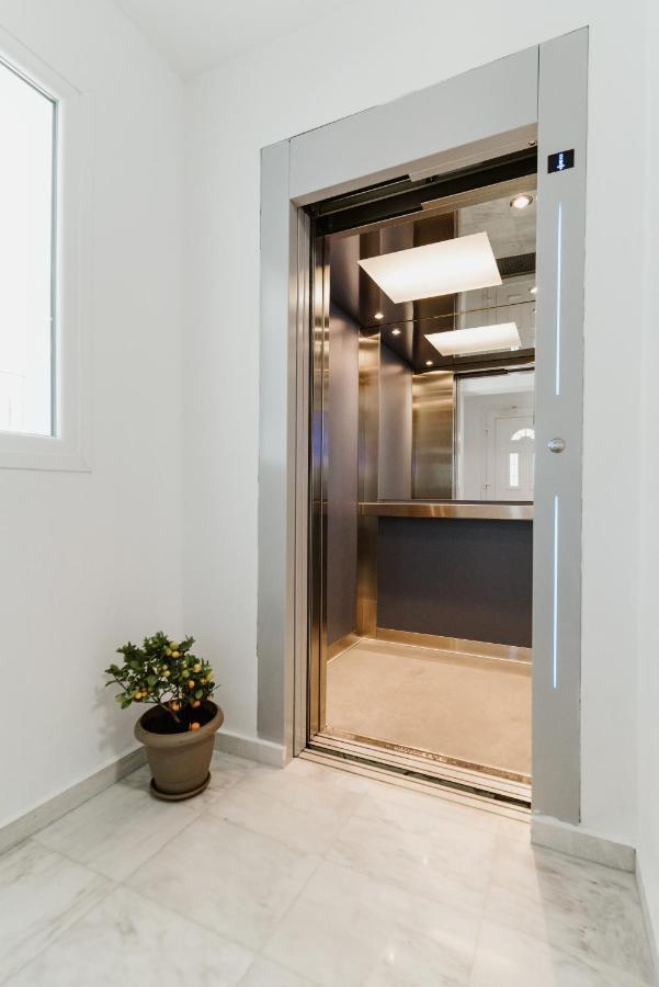 Blue And White Luxury Suites Nea Kallikrateia エクステリア 写真