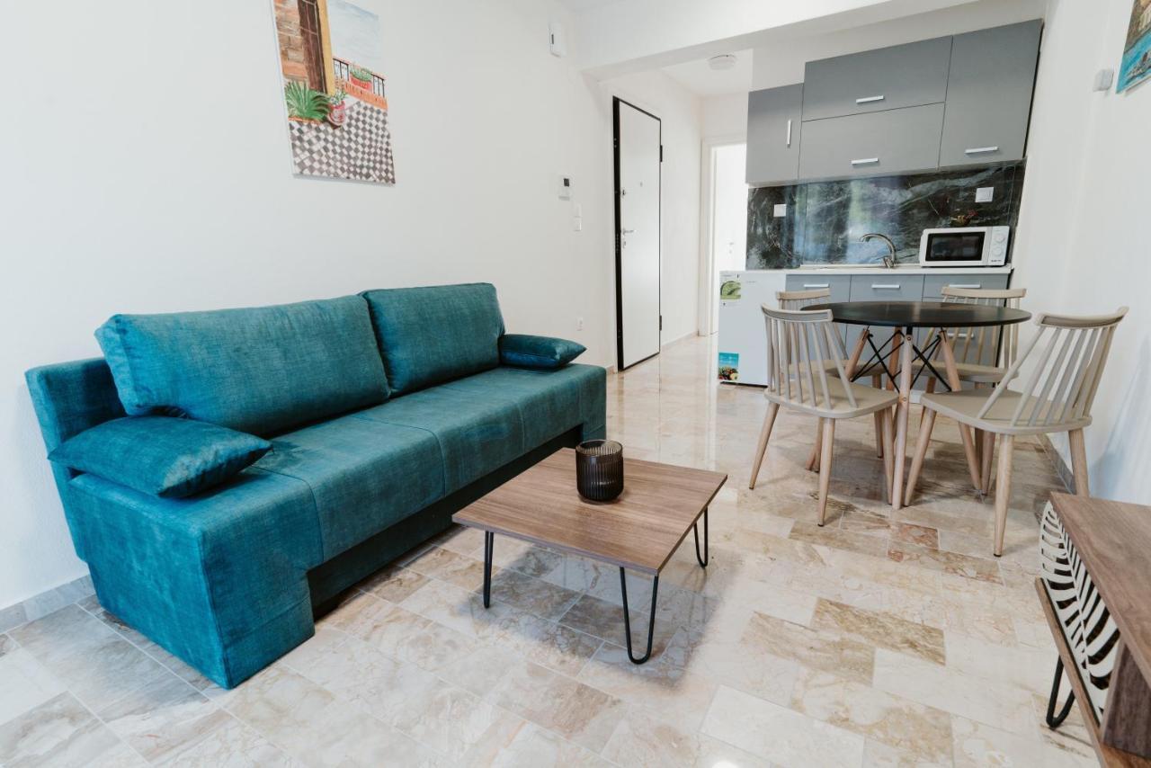 Blue And White Luxury Suites Nea Kallikrateia エクステリア 写真
