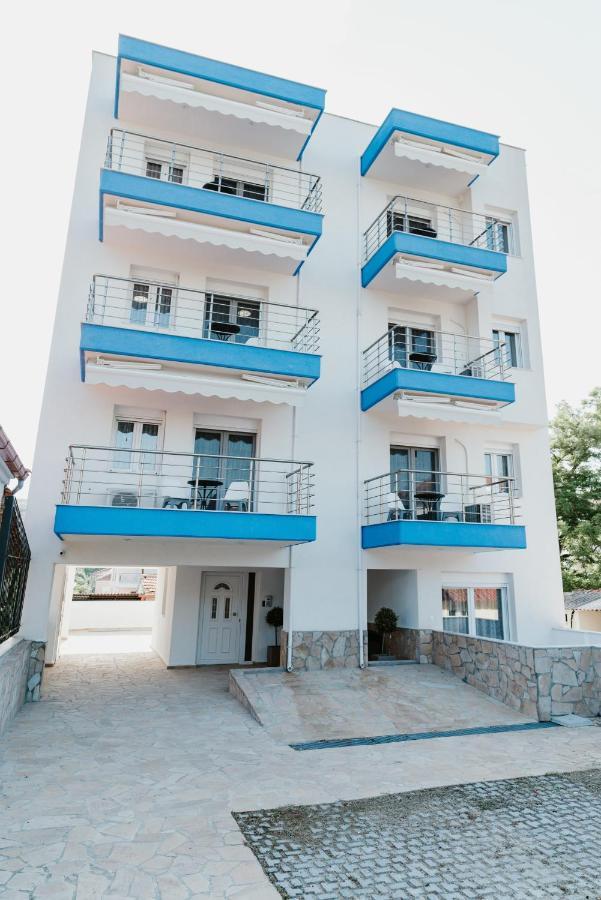 Blue And White Luxury Suites Nea Kallikrateia エクステリア 写真